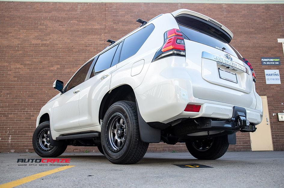 TOYOTA LANDCRUSIER TROPHY MATTE ANTHRACITE WITH BLACK RING